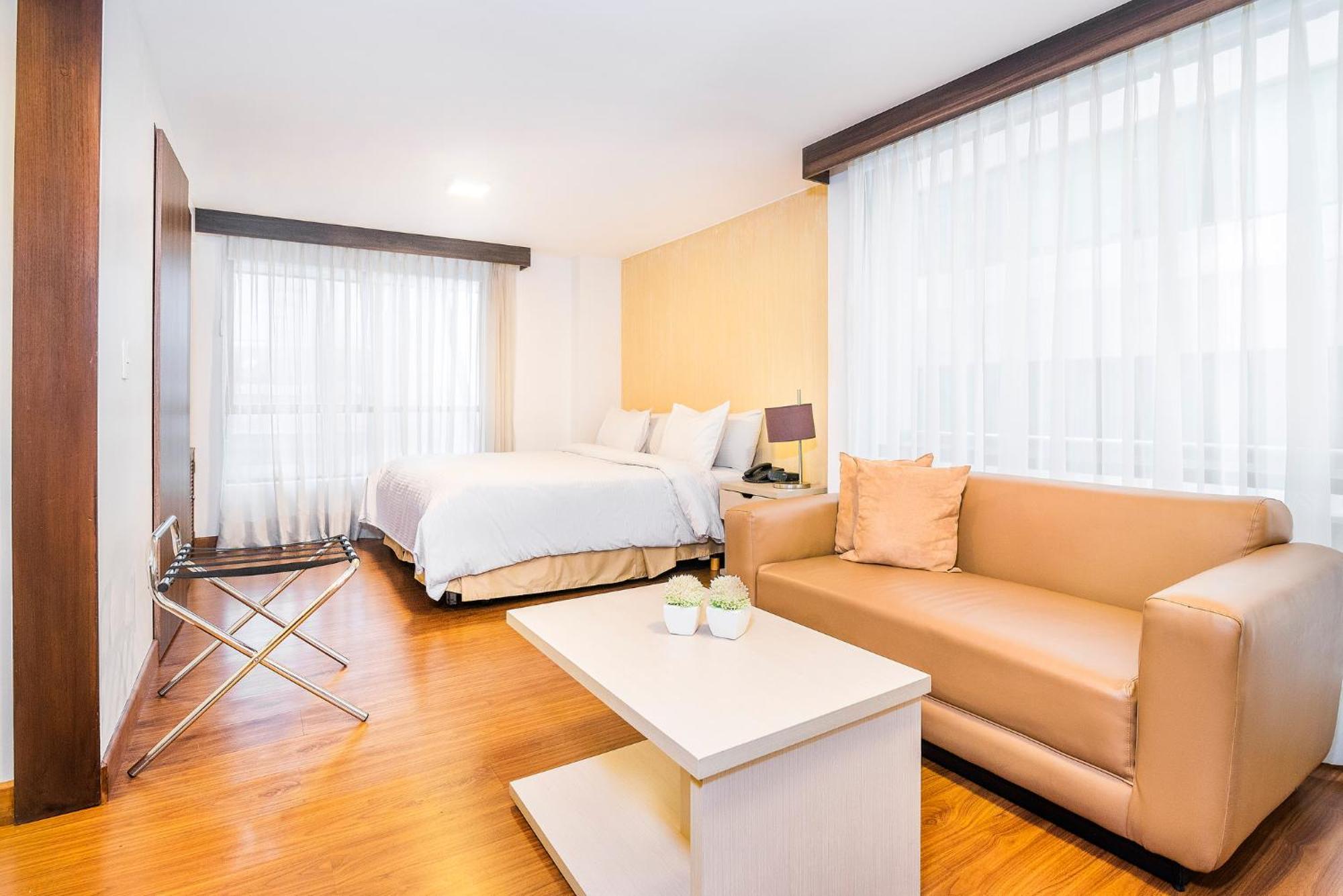 Lloyds Apartasuites Parque 93 ボゴタ エクステリア 写真