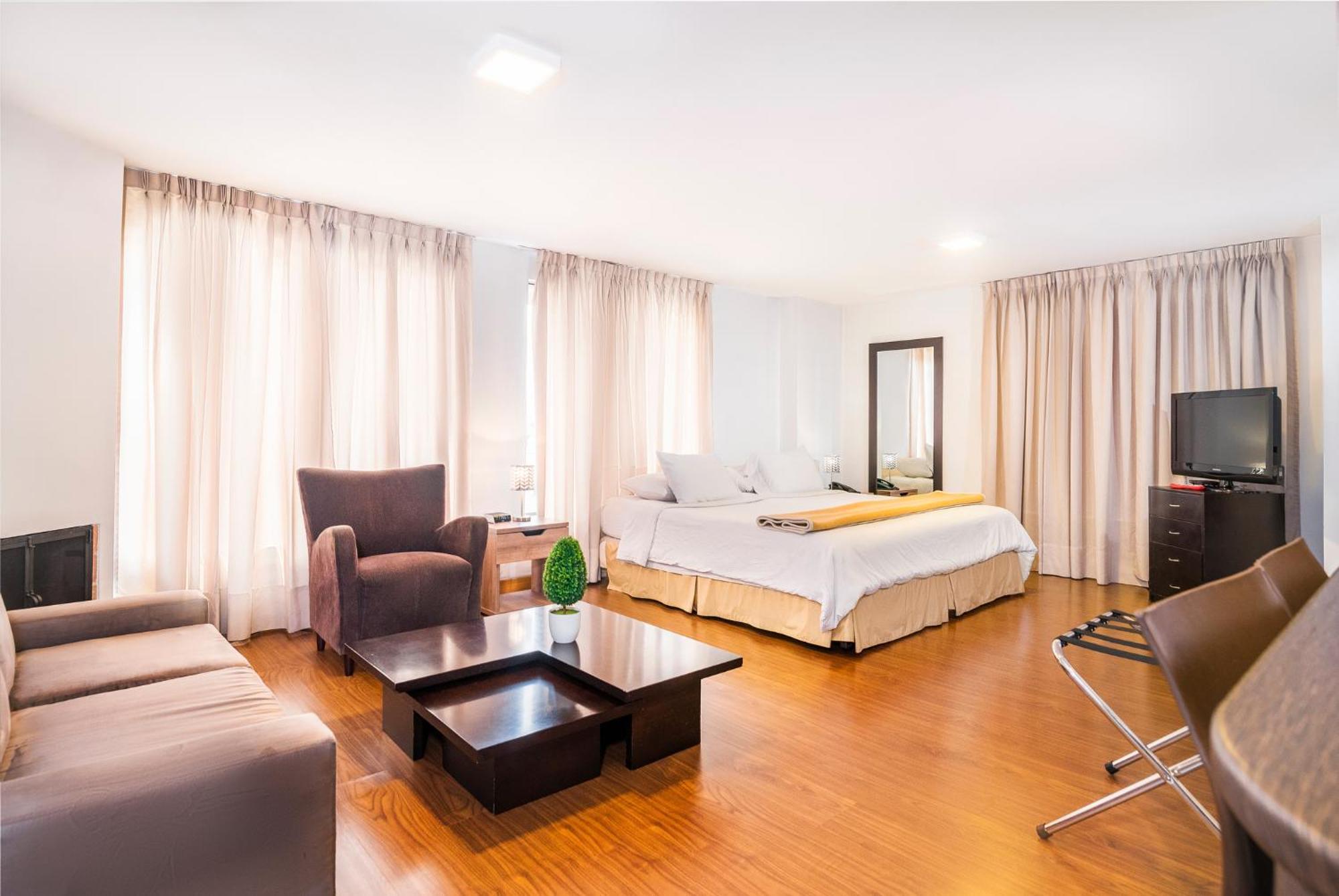 Lloyds Apartasuites Parque 93 ボゴタ エクステリア 写真